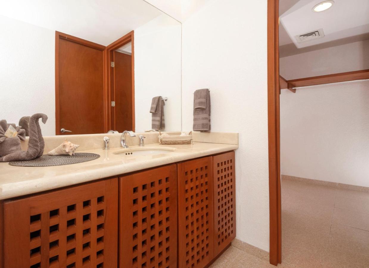 Nah Ha 601 Oceanfront With Pool Apartment